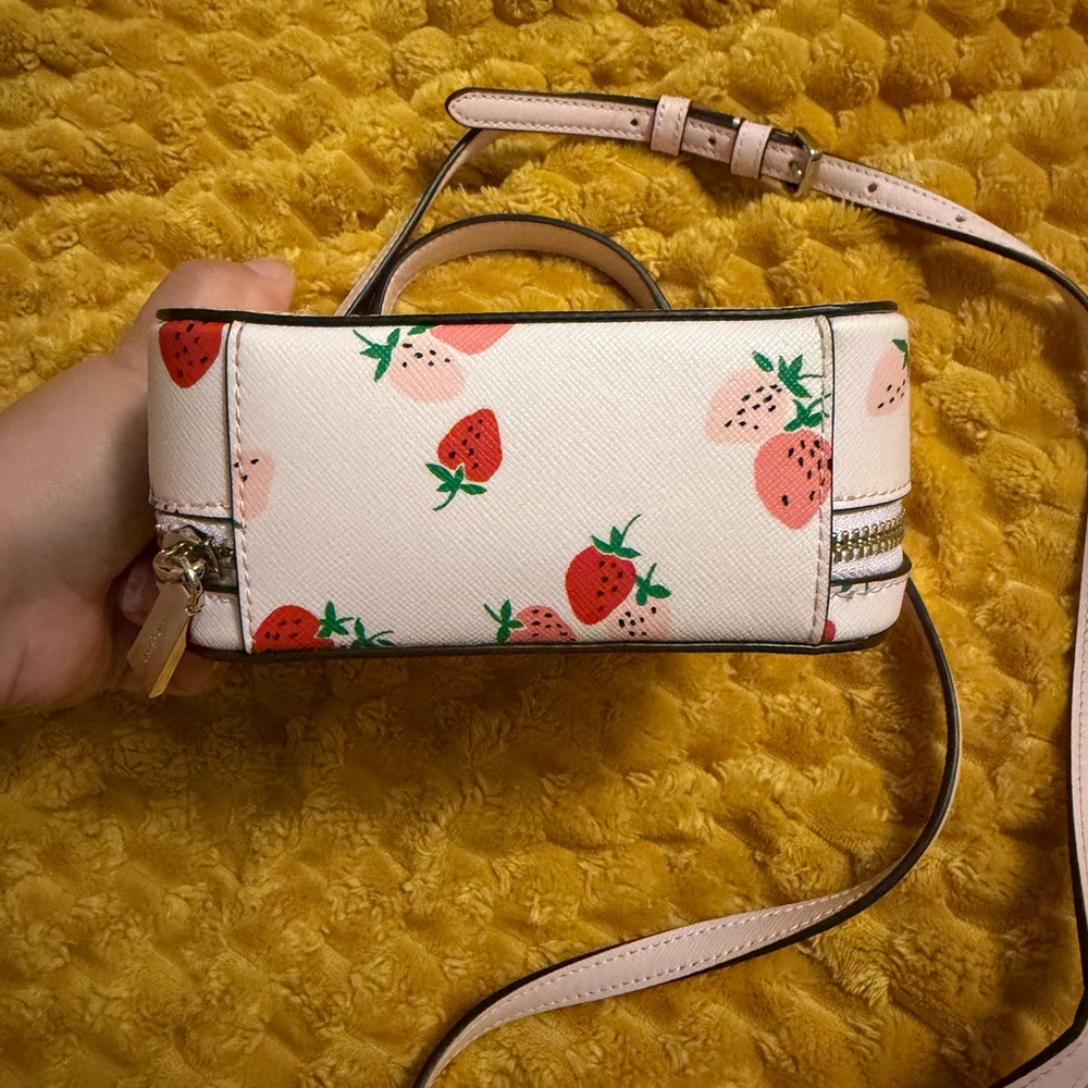 NWOT Kate Spade Strawberry Purse Vanity Crossbody Square Bag - Picture 3 of 4